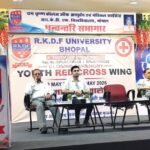 रेड क्रॉस सेवा सप्ताह के अंतर्गत आरकेडीएफ आयुर्वेदिक मेडिकल कॉलेज में यूथ रेड क्रॉस कार्यक्रम का समापन एवं सेवा सम्मान समारोह आयोजित