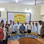 मजदूर आदिवासी और महिलाओं का नेत्र परीक्षण